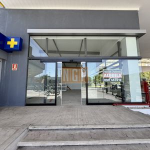 Alquiler De Local Comercial En Avenida Roosevelt Y Zelmar Michelini