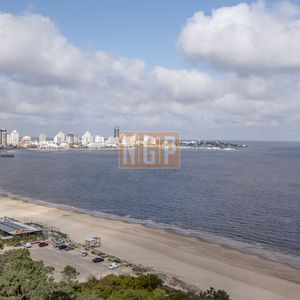 Apartamento En Mansa - Punta Del Este En Venta De 3 Dormitorios.