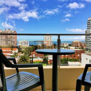 Muy Lindo Apartamento De 2 Dormitorios En Torre Con Todos Los Amenities, A Solos 2 Cuadras De Playa Mansa Y Playa Brava,