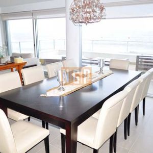 Departamento En Punta Del Este, Torre   Cuenta Con Todos Los Servicios.