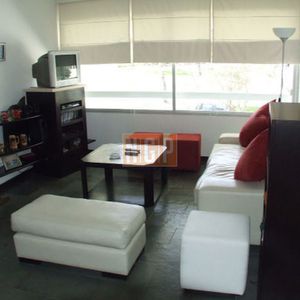 Living Comedor Con Aire Acondicionado, Cocina, 1 Dormitorio + ½ Dormitorio, 1 Baño, Garaje.