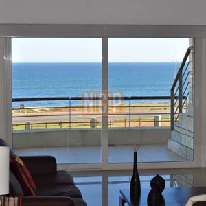Apartamento En Pinares, 3 Dormitorios