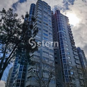 Torre Por Roosevelt Al Lado Del Supermercado Devoto