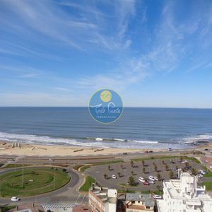 Primera Linea Sobre Mansa, Apartamento Con Excelente Vista Hacia Brava, Torreon Punta Del Este, La Vista, Venta