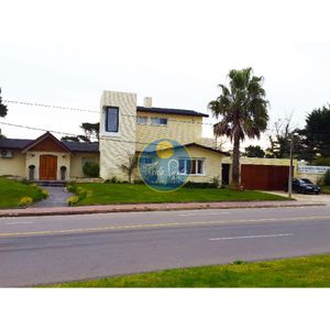 Casa En Mansa, 5 Dormitorios , Venta A Una Cuadra Del Mar Playa Mansa Punta Del Este