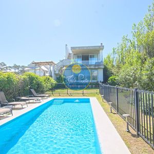 Excelente Propiedad De 3 Dormitorios A Pocos Metros Del Mar En Montoya