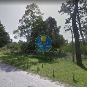 Terreno De Gran Superficie En Zona Habitada Todo El Año.