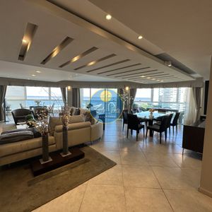 Super Apartamento En La Brava, 3 Dormitorios Y Dep. Parrillero Propio En Venta Punta Del Este