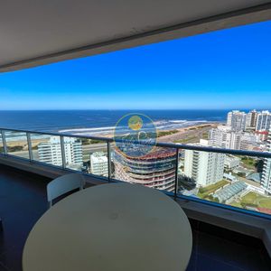 Piso Alto Con Hermosa Vista A Playa Brava!