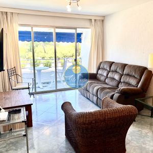 Alquiler Apartamento 2 Dormitorios Mas Dependencia De Servicio En Playa Mansa, Punta Del Este