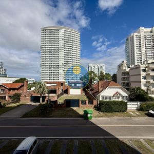 Apartamento En Venta En Edificio Cap Bretón  Av. Roosevelt Y Av. Biarritz