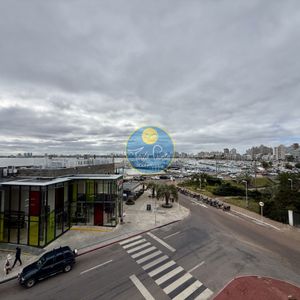 Apartamento En Venta En Edificio Dársena Frente Al Puerto De Punta Del Este