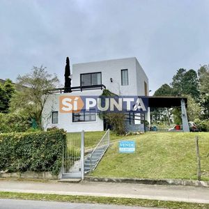 Casa En Venta. Pinares. Ideal Para Todo El Año