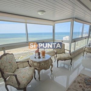Apartamento De 3 Dormitorios En Playa Mansa Anual