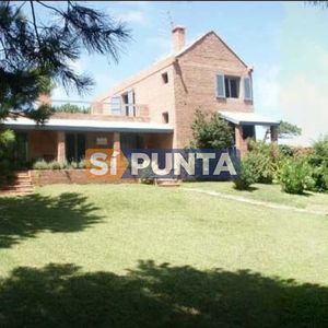Excelente Casa De 3 Dormitorios En Suite + Dependencia En La Barra