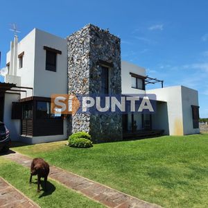 Alquiler Y Venta De Casa De 5 Dormitorios En José Ignacio