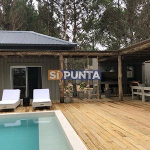 Venta Y Alquiler Temporario De Exclusiva Casa De Cuatro Dormitorios Mas Dependencia En Barrio Pinar Del Faro, Jose Ignacio