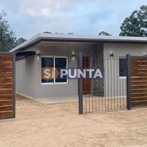 Casa En Venta De 2 Dormitorios En Parque Burnett Maldonado