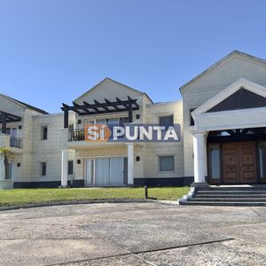 Casa De 10 Dormitorios En Venta Punta Del Este