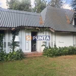 Casa En  Pinares. 4 Dormitorios, 2 Baños, Piscina, Parrillero