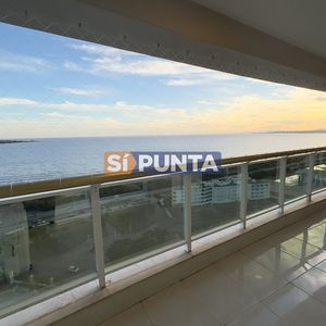 Apartamento En Venta De 4 Dormitorios Mas Dependencia