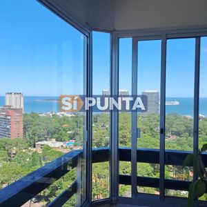 Vende Apartamento De 2 Dormitorios Más Servicio En Punta Del Este