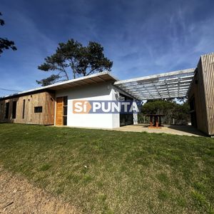 Venta Casa A Estrenar En Barrio Club Del Lago Punta Ballena