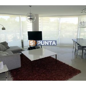 Apartamento Con 3 Dormitorios En Alquiler
