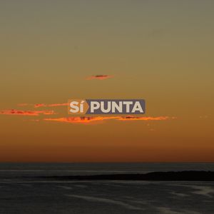 Apartamento En Playa Mansa 3 Dormitorios Alquiler