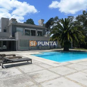 Casa Con Piscina Climatizada En Alquiler