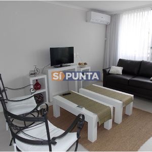 Apartamento En Brava Con 2 Dormitorios En Alquiler