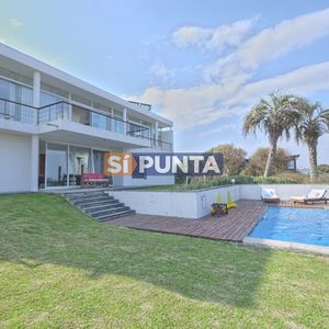 Casa De 3 Dormitorios En Venta - Punta Piedras