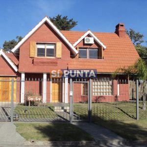 Alquiler Casa De 3 Dormitorios Con Piscina En Mansa