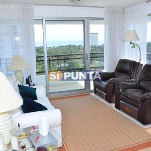 Piso Alto. 3 Dormitorios,  1 Suite