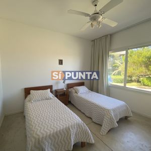Casa Con Piscina 5 Dormitorios En Alquiler Altos De Punta Piedra