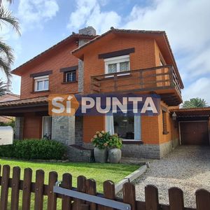 Casa De 5 Dormitorios En Venta - Península