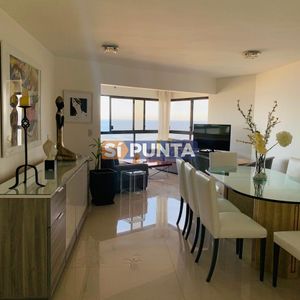 Venta De Apartamento De 2 Dormitorios En Torre Cristal Punta Del Este