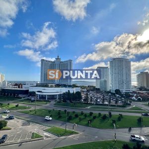 Apartamento De Tres Dormitorios En Venta Playa Mansa