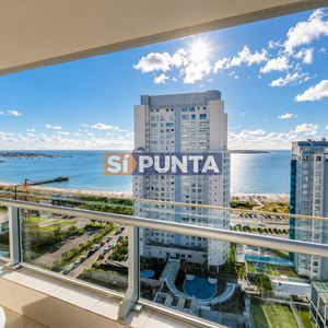 Venta De Apartamento De Tres Dormitorios Más Dependencia En Playa Mansa, Punta Del Este