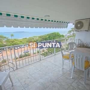 Apartamento En Alquiler Anual - Playa Mansa - 2 Dormitorios Y Dependencia