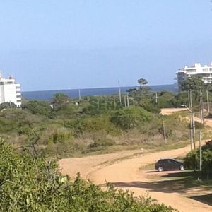 Venta De Tierra Rincon Del Indio, 2200m2 De Tierra, 4 Pisos.