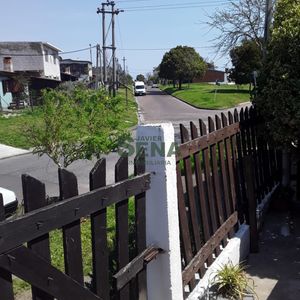 Venta De Casa En Biarritz Maldonado, 2 Dormitorios, 2 Baños, Mas Aptos.