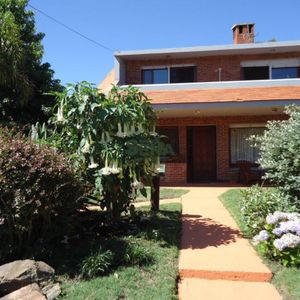 Venta  De Casa En La Mansa, 5 Dormitorios, 3 Baños, Pileta, Cerca De Mar.