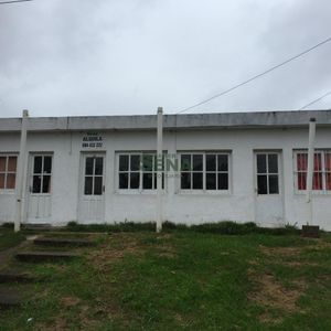 Alquiler En Al Ciudad De Maldonado, Zona La Candelaria, 1 Dormitorio, Baño, Patio Al Fondo Con Parrilla.-