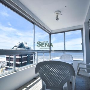 Alquiler De Apartamento En La Peninsula, 2 Dormitorios, 2 Baños, Muy Buen Avista Y Servicios.