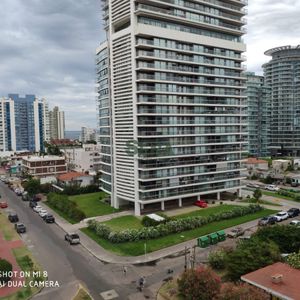 Venta De Apartamento En La Brava, 3 Dormitorios, 2 Baños, Piscina, Buena Vista.