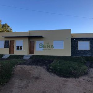 Alquiler Y Venta De Casas En Altos De La Laguna, 2 Dormitorios, Baño, Patio Con Parrilla.