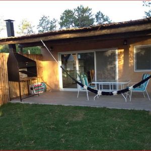 Alquiler De Casa En El Golf, 1 Dormitorio, Baño, Lindo Parque.