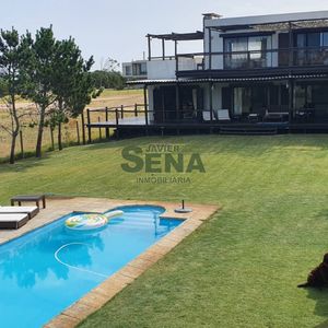Venta De Casa En Jose Ignacio, 5 Dormitorios, 4 Baños, Piscina, Vista Al Mar.