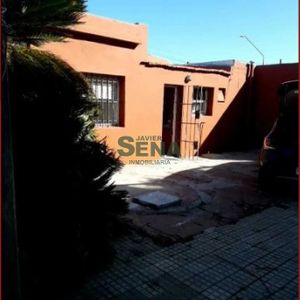 Venta De Casa En El Centro De Maldonado, 2 Dormitorios, Baño, Para Vivir Todo El Año.